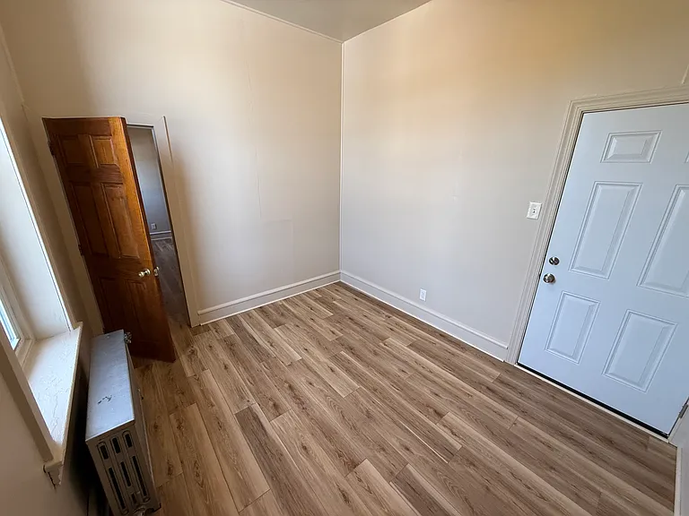413 State St #10 — Photo 10