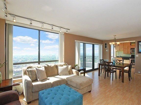 5th image of 2020 N Lincoln Park W APT 26M