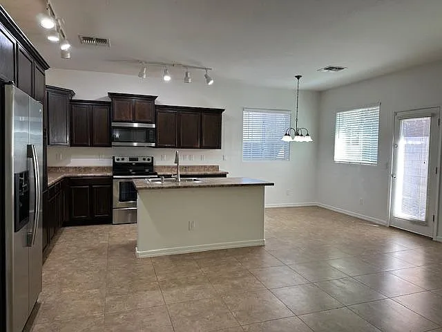 7509 S 27th Pl — Photo 11