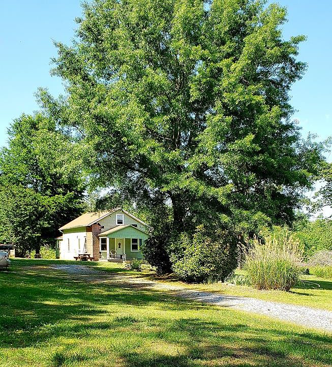 2nd image of 572 Cutsey Hill Rd
