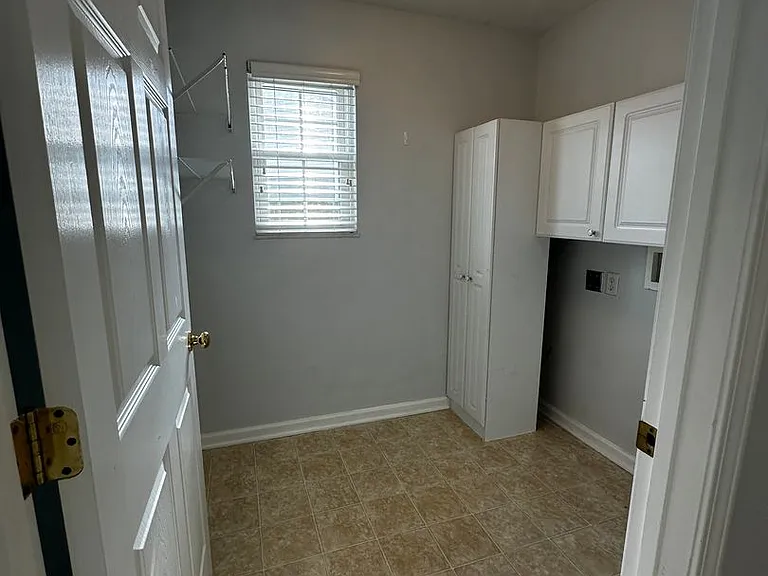 1643 Wood Song Ln — Photo 24