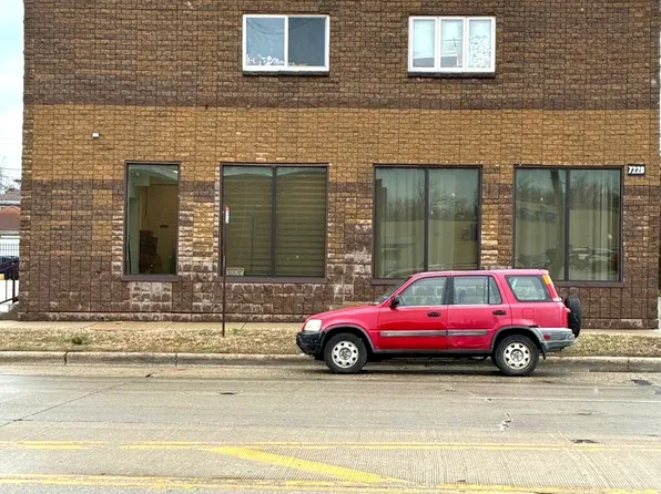 7228 39th St APT 2W, Lyons, IL 60534