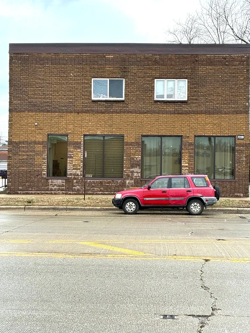 7228 39th St APT 2W photo 1