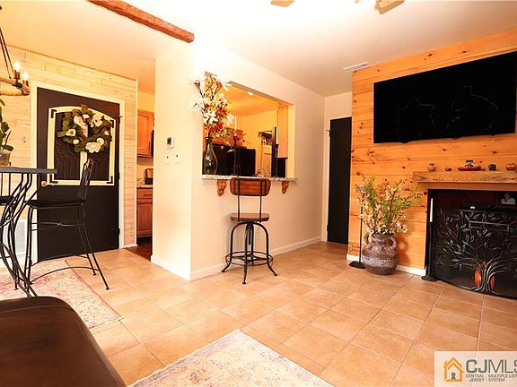 4th image of 338 McDowell Dr