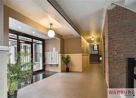 Sold by Warburg | media 4