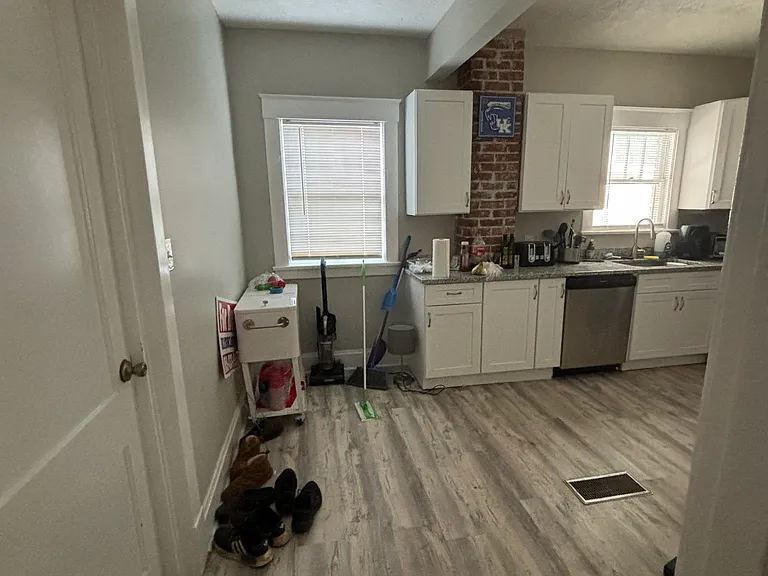 219 University Ave #A — Photo 7