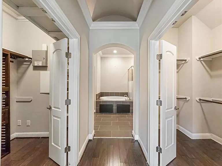 Primary suite closets