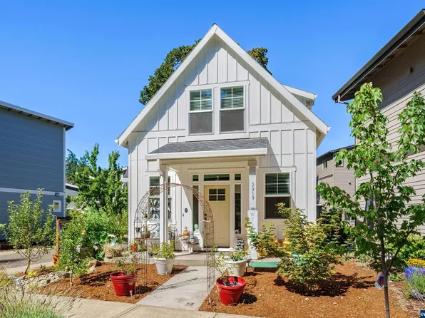 3919 Cousteau Dr, Salem, OR 97302