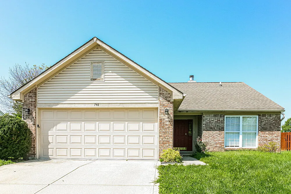 3 bed, 2.0 bath, 1370 sqft, $1,930 — Photo 1