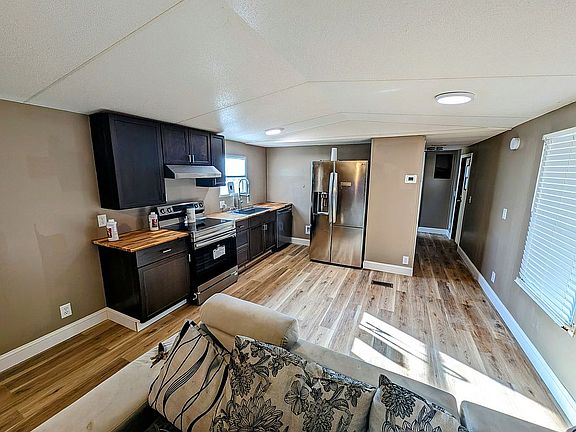 3rd image of 220 Cedarwood Ln
