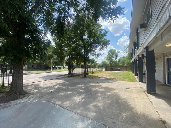 5301 Collingsworth St #10, Houston, TX 77026