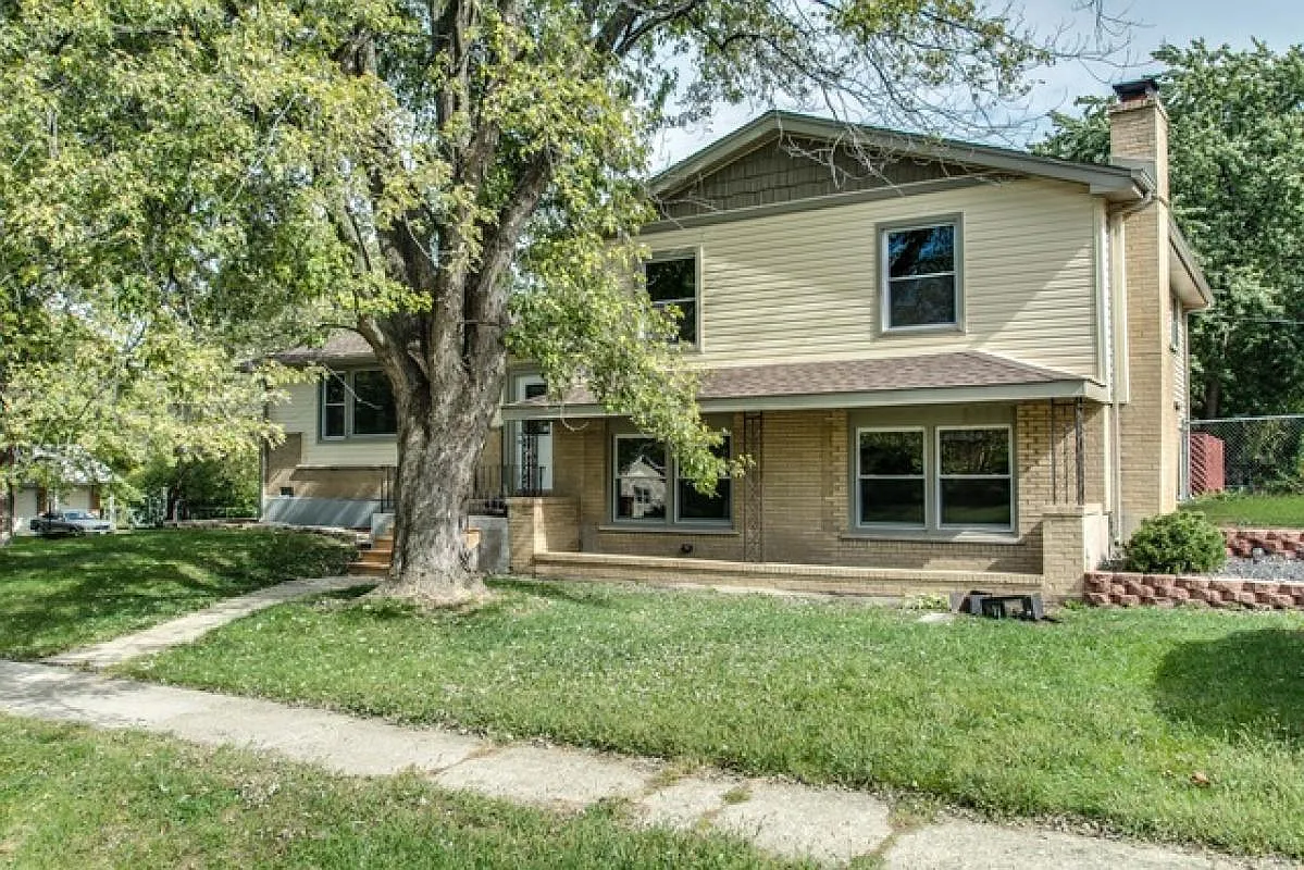 17641 Larkin Ln photo 1