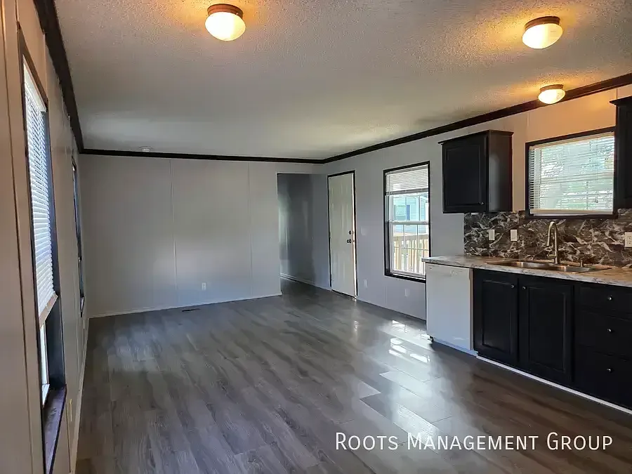 3 Bed 2 Bath Home Available for Lease at Vermillion MH and RV Park - Apply Now! — Photo 4