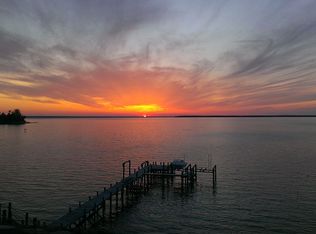 618 Eubank Landing Rd, Topping, VA 23169