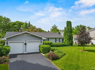 972 W Bauer Rd, Naperville, IL 60563