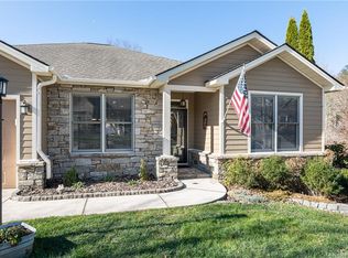 222 Whistlewood Ln, Hendersonville, NC 28739