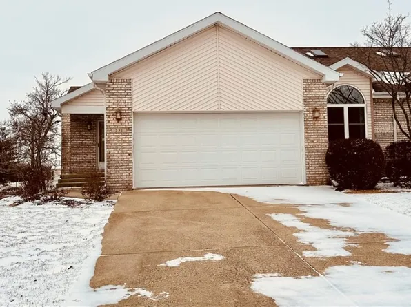 531 Deer Run Trl, Charleston, IL 61920