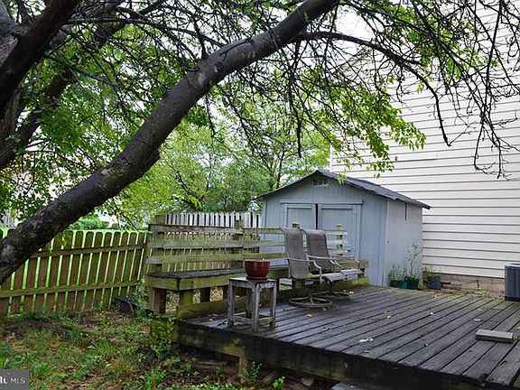 3rd image of 815 Sycamore Ct