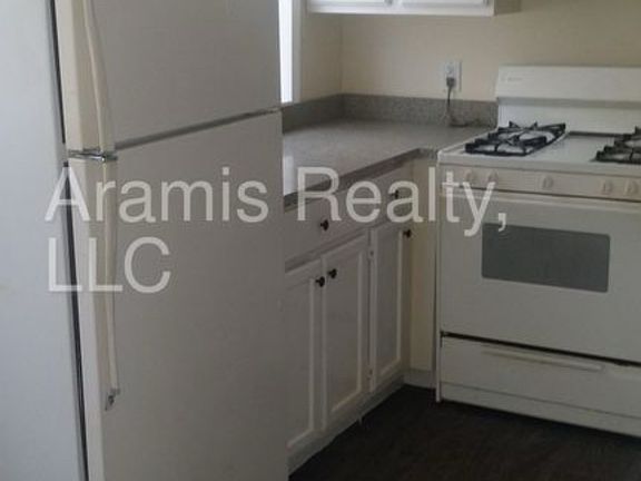3rd image of 1670 Lakewood Ave SE APT 2