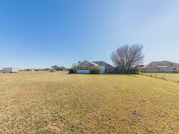 2nd image of 843 Belle Dr