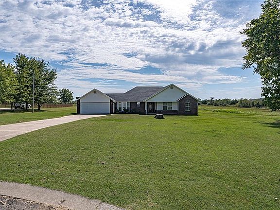 3rd image of 545 Fine Ranch Dr