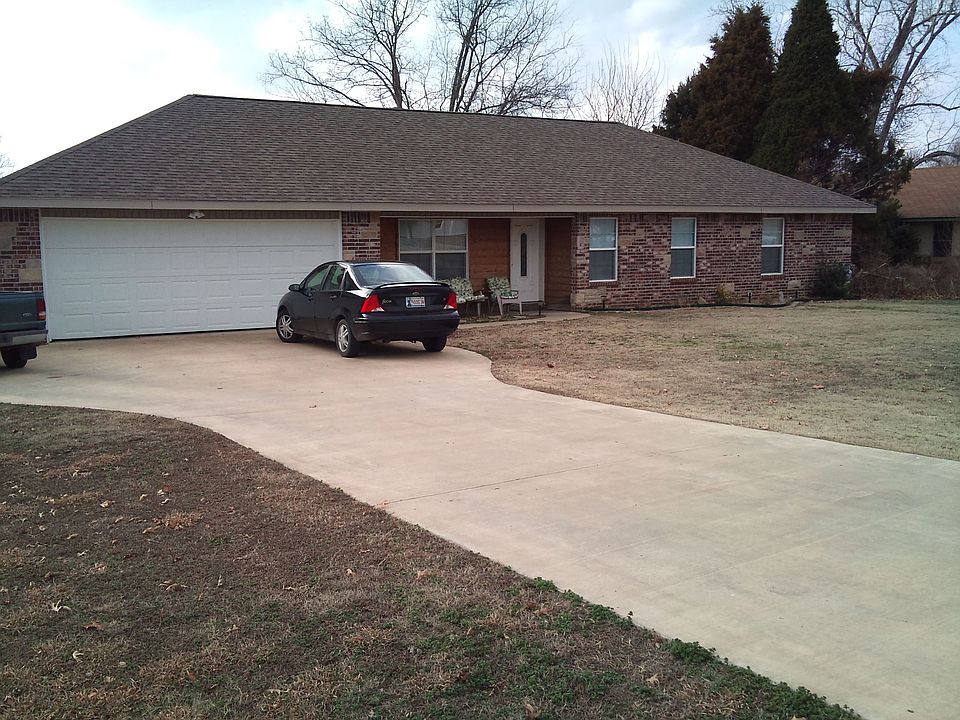 2 car garage & side parking.