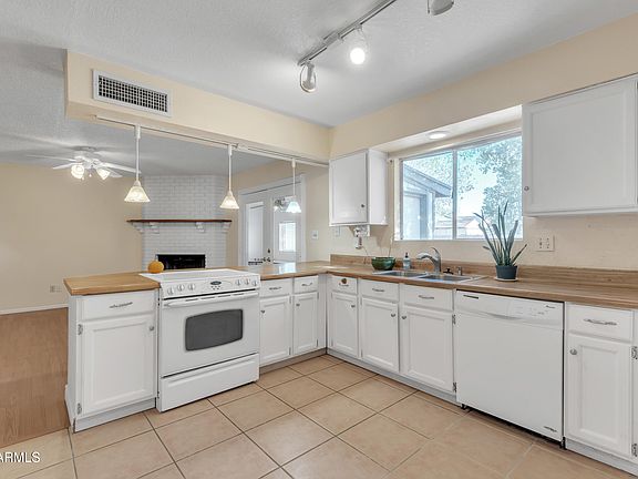 4th image of 3349 E CARMEL Avenue