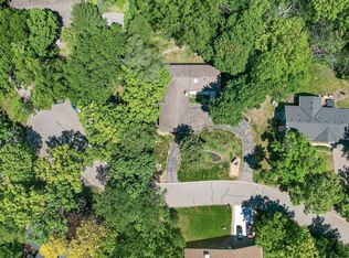 12020 Mayflower Cir, Minnetonka, MN 55305