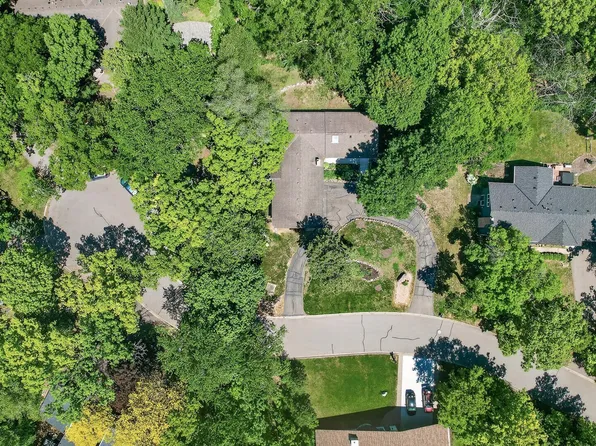 12020 Mayflower Cir, Minnetonka, MN 55305