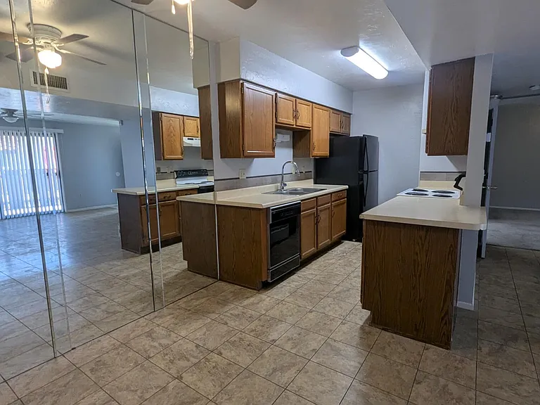 9420 E Speedway Blvd #15 — Photo 5