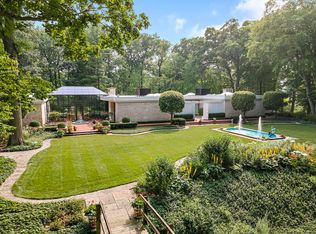 240 Shore Acres Cir, Lake Bluff, IL 60044