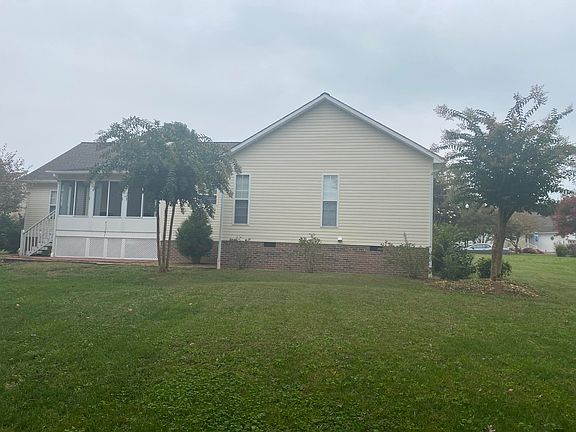 3rd image of 221 Wind Chase Dr