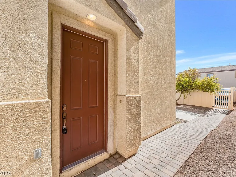 6434 Buttercup Creek St — Photo 4