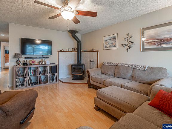 5th image of 1562 SW Levens St