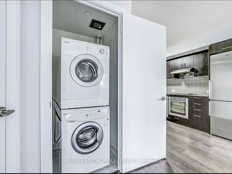 255 Village Green Sq #507 — Photo 9