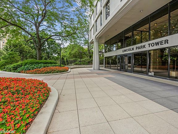3rd image of 1960 N Lincoln Park W APT 902