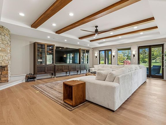 5th image of 60 Greencroft Dr