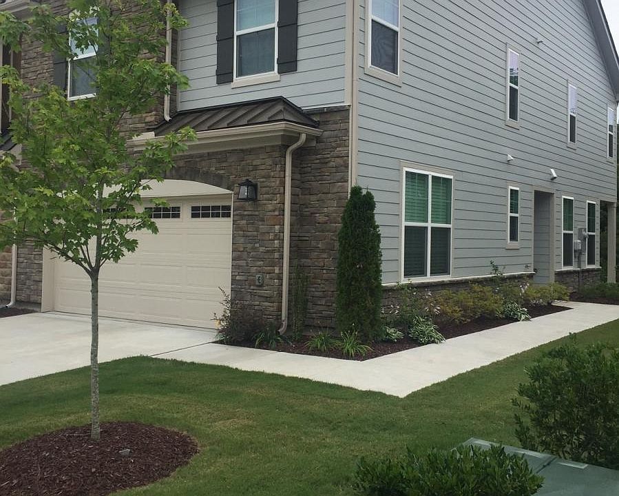 End unit front with 2 garages