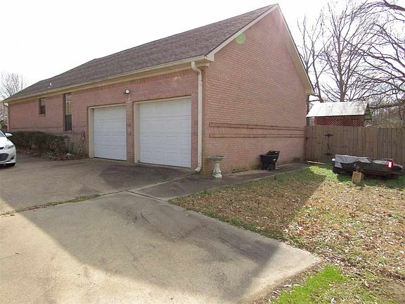 3rd image of 245 Delta Pine Ave