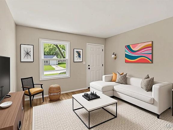 3rd image of 10350 Ross Cir
