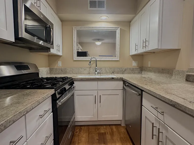 RiverWalk Luxury Living — Photo 10