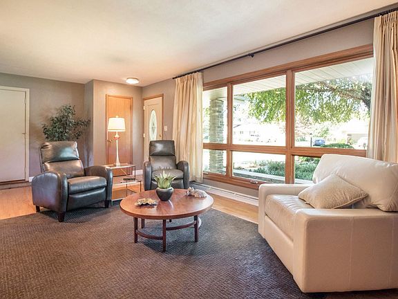 5th image of 56710 Meadowood Dr
