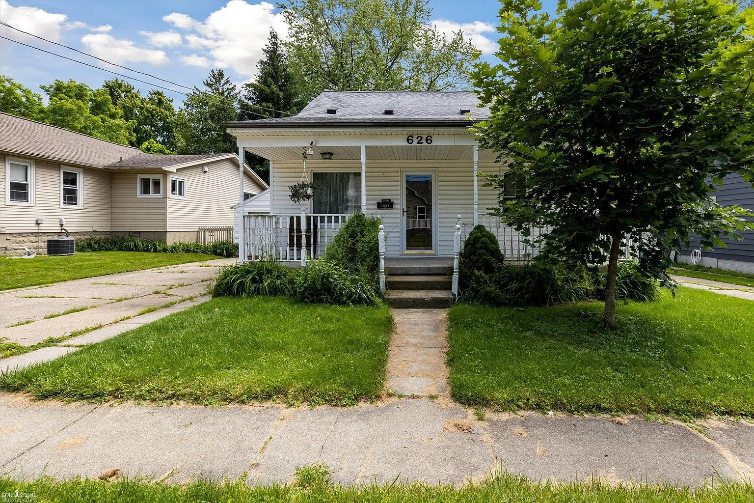 626 Beach St photo 1