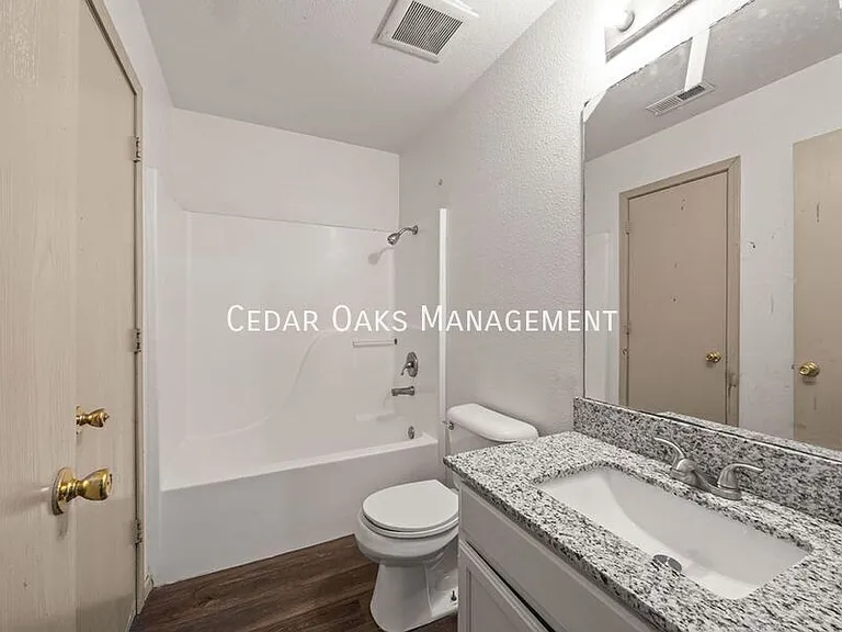 111 Josie Pl #B — Photo 16