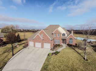 11 Chloe Ct, Bloomington, IL