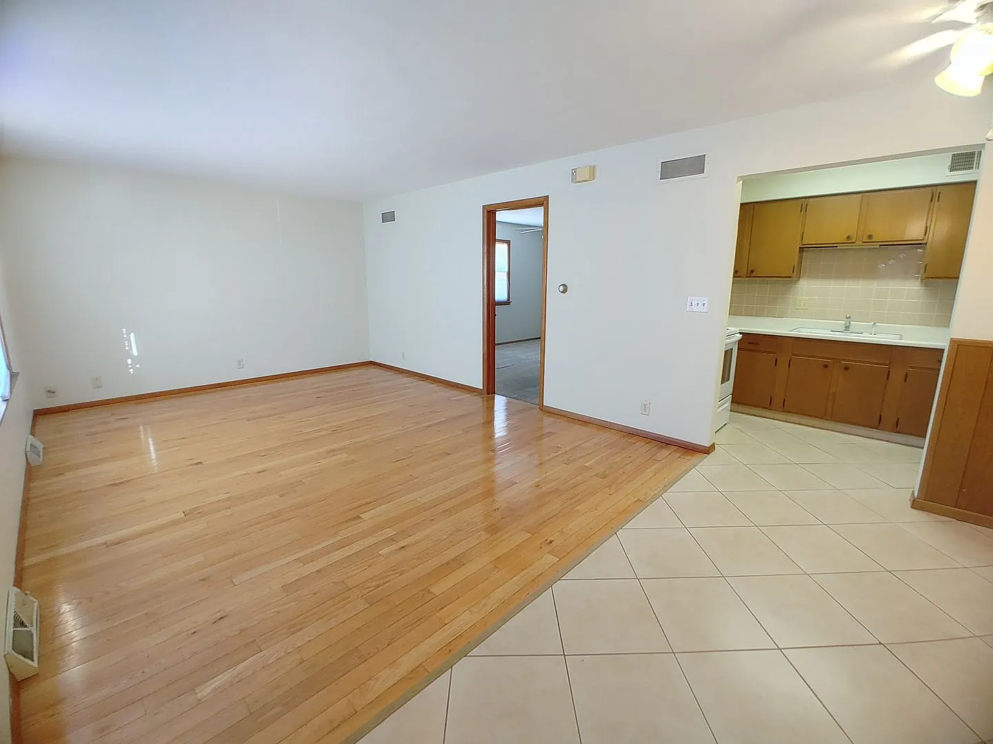 Mecherle Drive Apartments — Photo 3