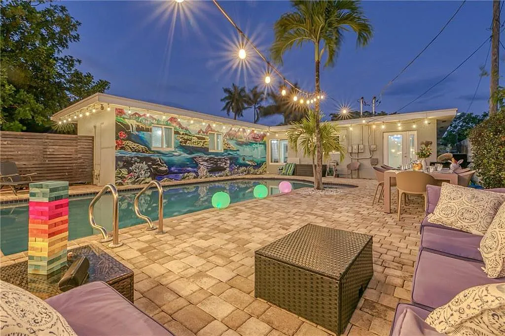 4 bed, 4.0 bath, 2766 sqft, $5,995 — Photo 1