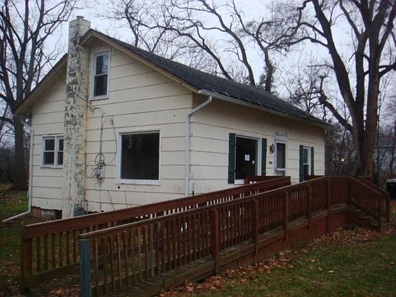 2nd image of 2506 Lathrop St