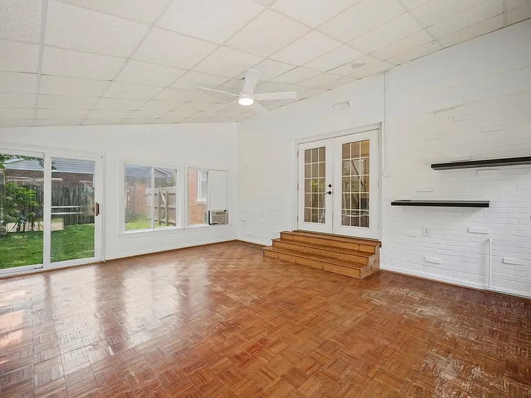 724 Yorkshire Dr — Photo 17
