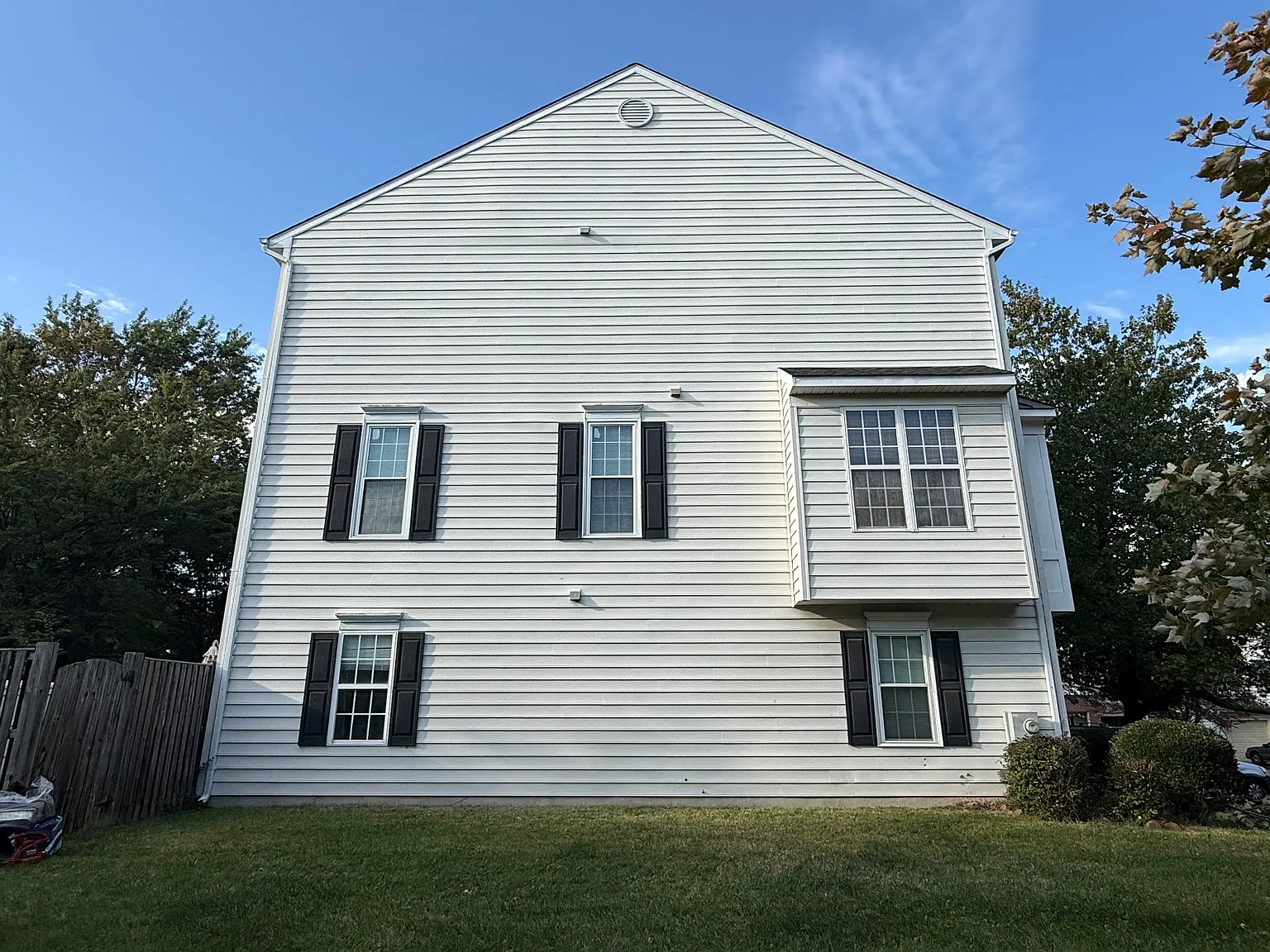 4 bed, 3.5 bath, 2260 sqft, $2,700 — Photo 2